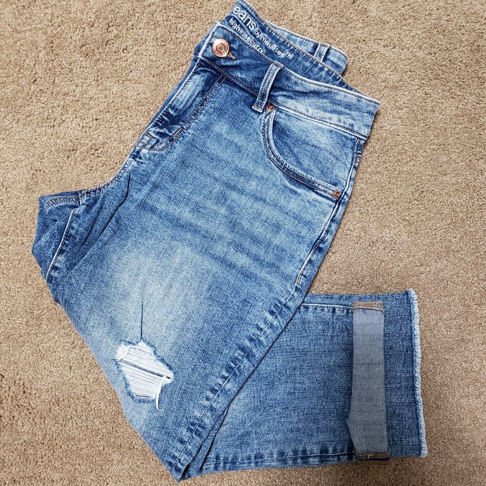 Maurices Curvy High-Rise Distressed Raw Hem Capri